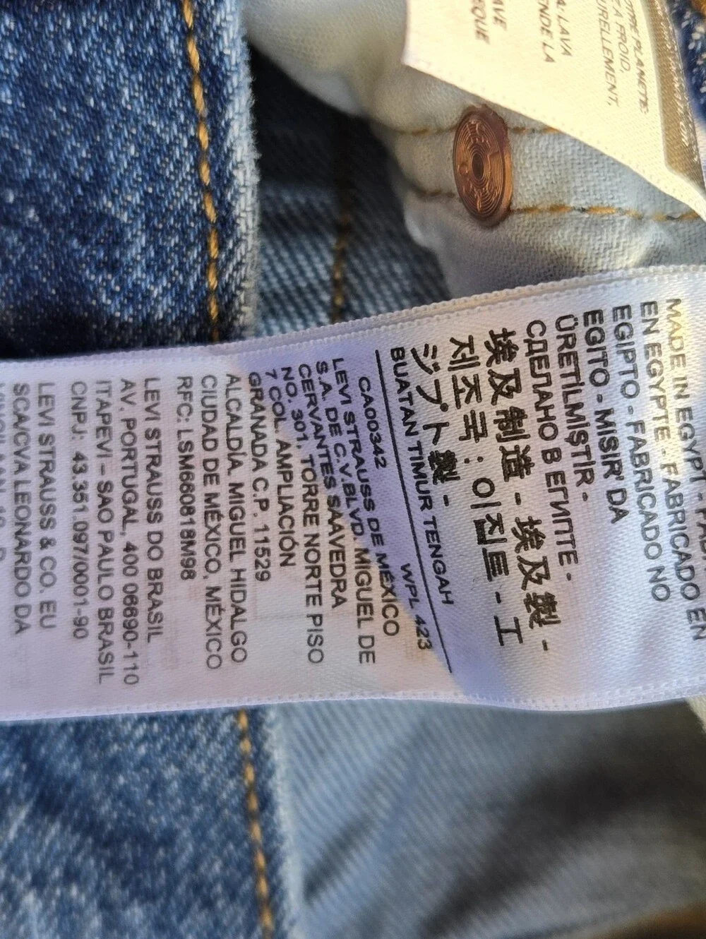 Levi's 501 Classic Men's Blue Denim Jeans - Button Fly - Picture 9 of 11